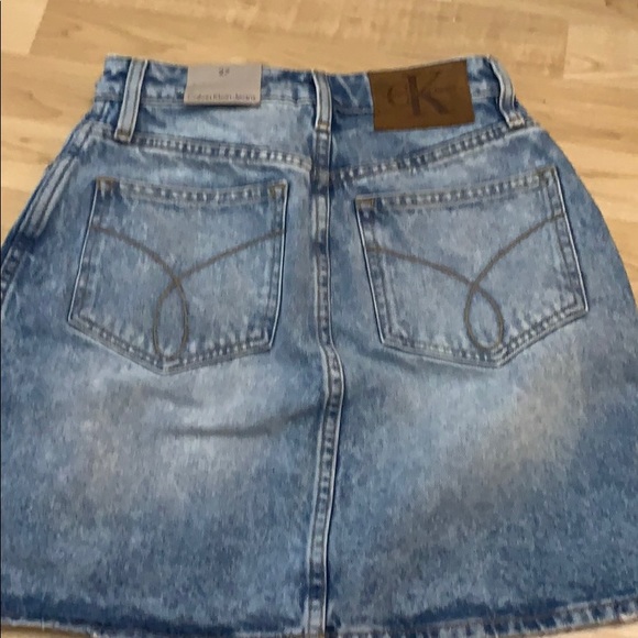 Calvin Klein skirt - Picture 2 of 4